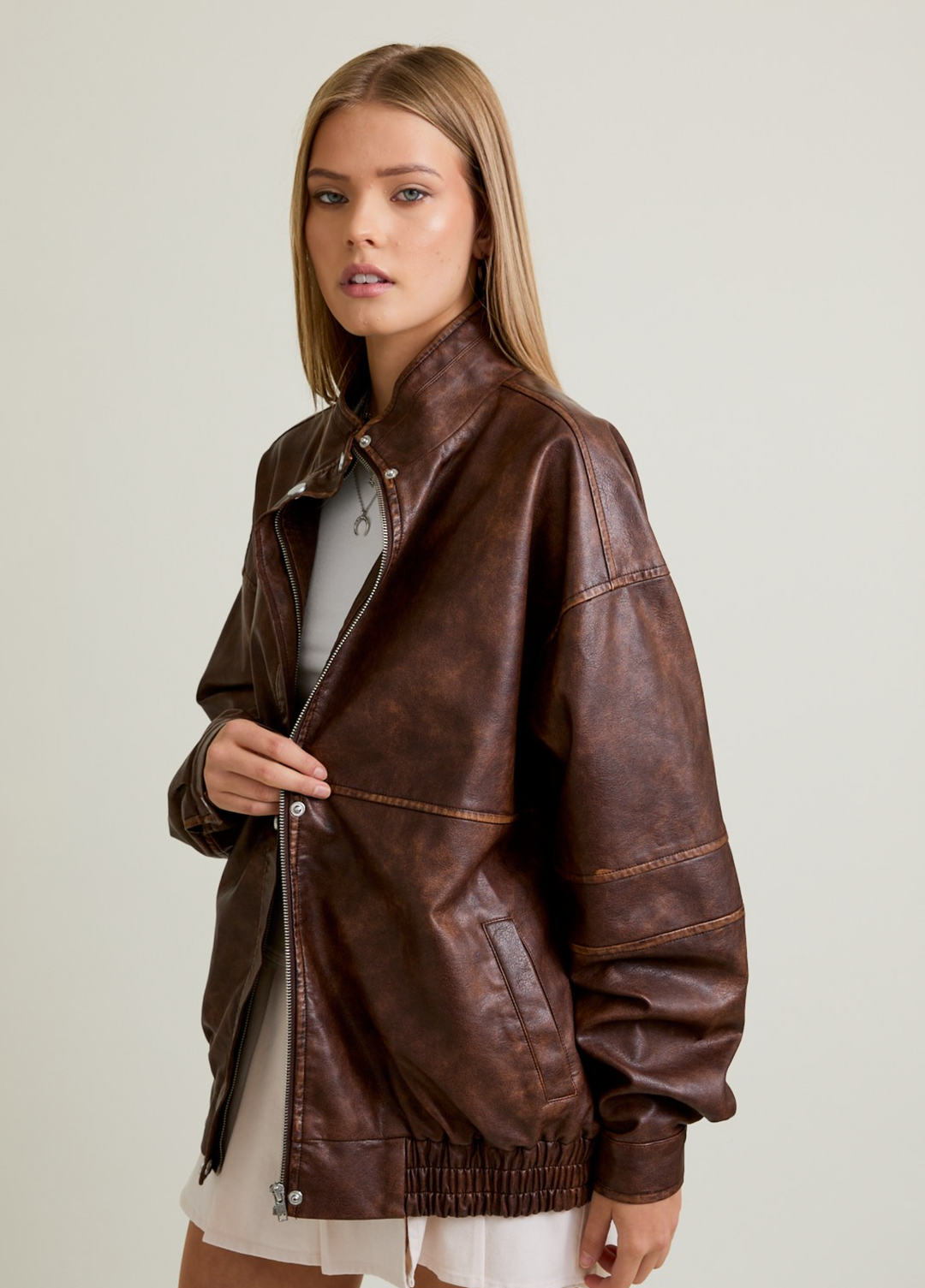 Chaqueta bomber oversize de piel sintética