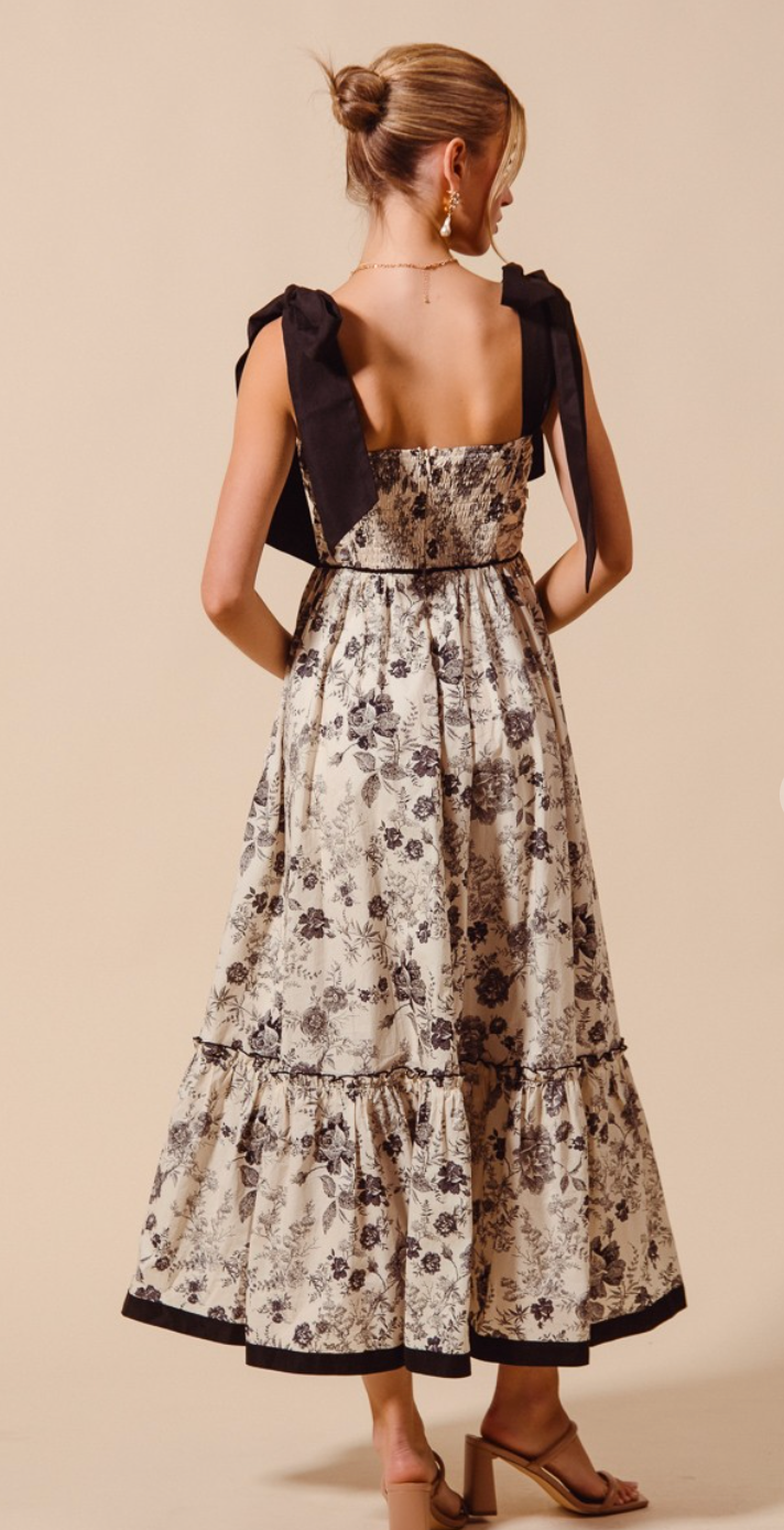 Vestido femenino floral fluido 